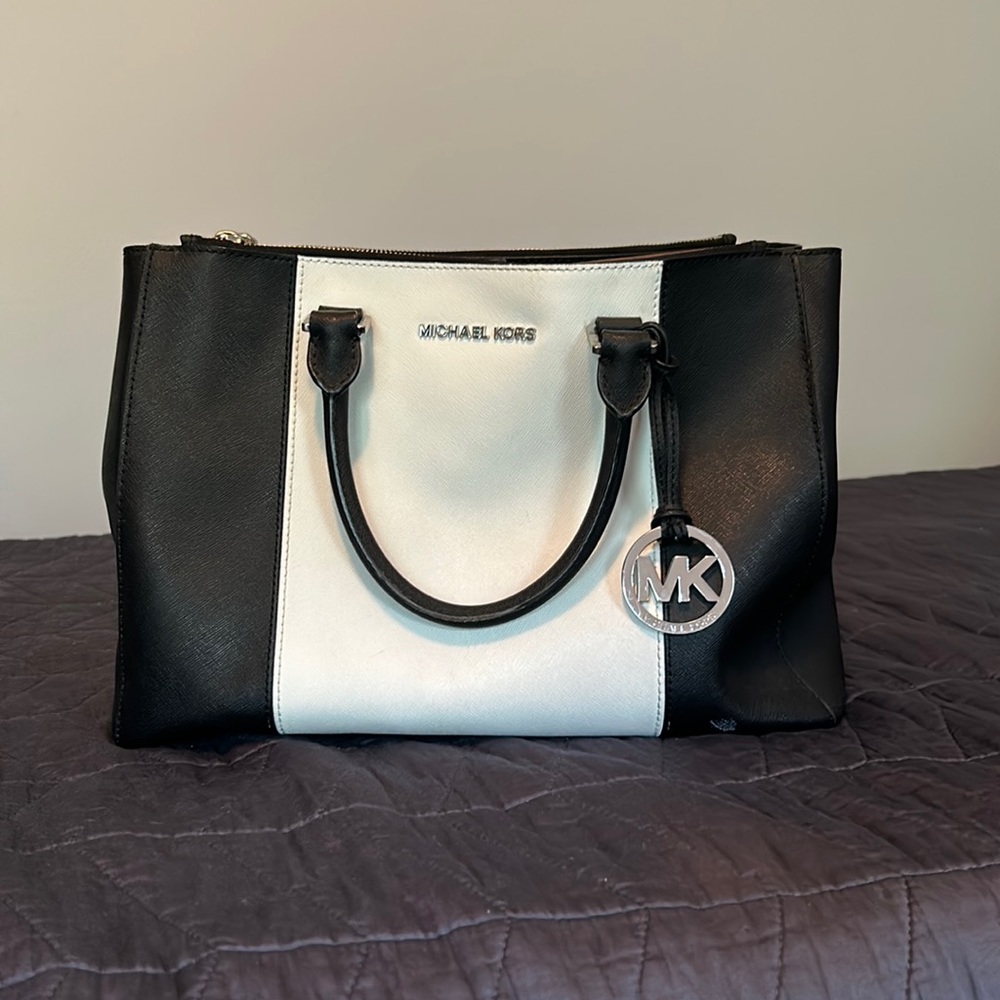 Michael Kors medium/large purse +matching wallet